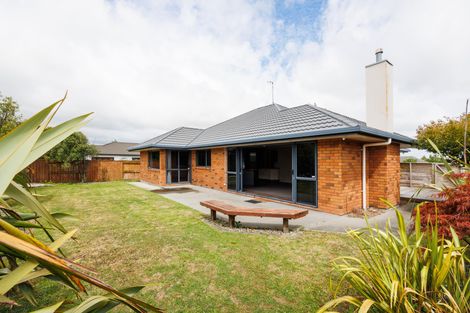Photo of property in 12 Johnstone Drive, Fitzherbert, Palmerston North, 4410