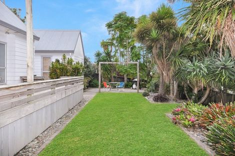Photo of property in 19 Rehia Road, Massey, Auckland, 0614