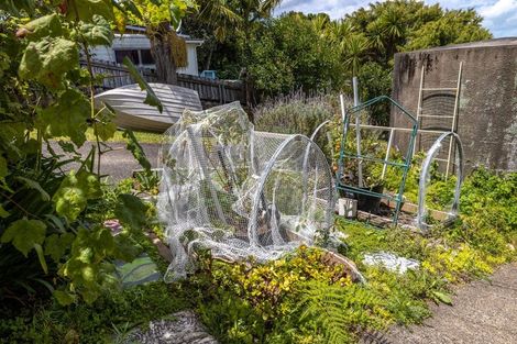 Photo of property in 8 Wellington Road, Surfdale, Waiheke Island, 1081