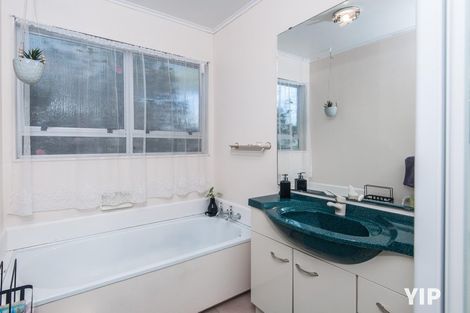 Photo of property in 48 Edgecombe Street, Newlands, Wellington, 6037
