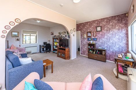 Photo of property in 13 Okiwa Terrace, Waiinu Beach, Whanganui, 4588