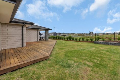 Photo of property in 25 Kitemaunga Avenue, One Tree Point, 0118