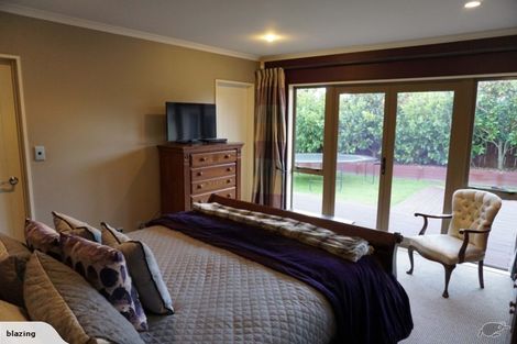 Photo of property in 15 Johnstone Drive, Fitzherbert, Palmerston North, 4410