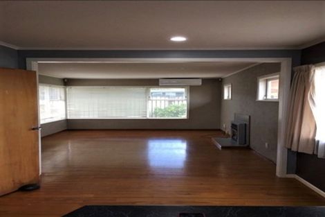 Photo of property in 16 Taupo Street, Green Bay, Auckland, 0604