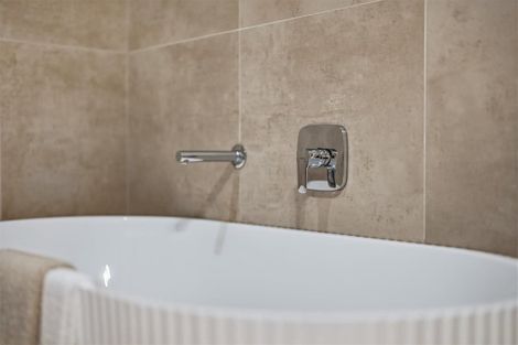 Photo of property in 10 Whale Bay Rise, Gulf Harbour, 0930