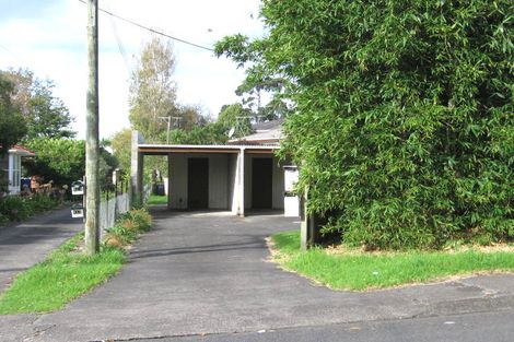 Photo of property in 2/811a Te Atatu Road, Te Atatu Peninsula, Auckland, 0610