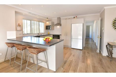 Photo of property in 5a Hammond Avenue, Hatfields Beach, Orewa, 0931