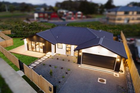 Photo of property in 7 Kiokio Place, Swanson, Auckland, 0614