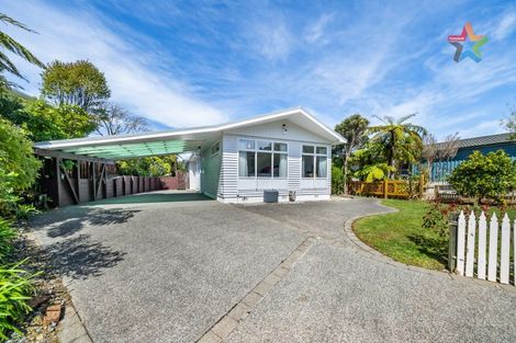 Photo of property in 35 Harbour View Road, Harbour View, Lower Hutt, 5010