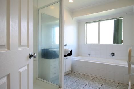 Photo of property in 12 Mellefont Close, East Tamaki Heights, Auckland, 2016