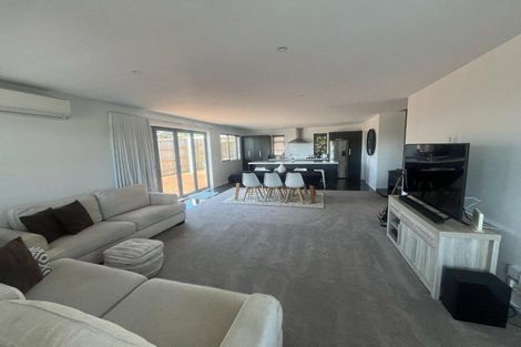 Photo of property in 13a Heta Road, Highlands Park, New Plymouth, 4312