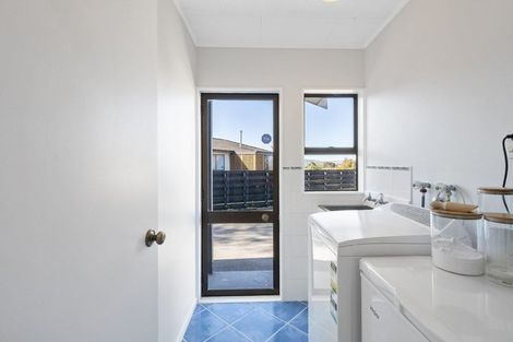 Photo of property in 18 Suzanne Grove, Kelvin Grove, Palmerston North, 4414