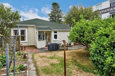 Photo of property in 45 Marine Parade, Eastbourne, Lower Hutt, 5013