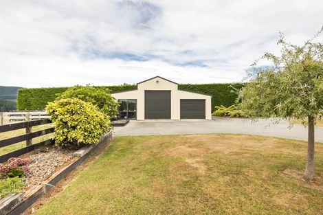 Photo of property in 32 Stoneleigh Lane, Aokautere, Palmerston North, 4471