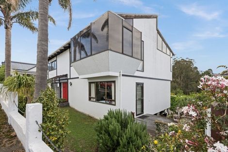 Photo of property in 30a Enfield Road, Hospital Hill, Napier, 4110