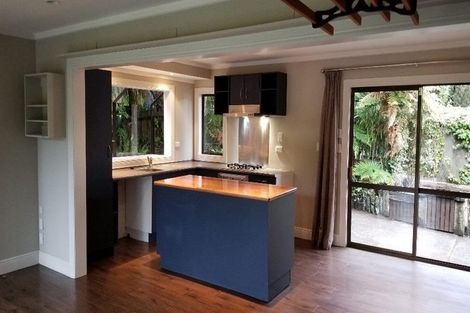 Photo of property in 48 Turanga Road, Henderson Valley, Auckland, 0612