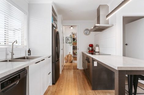 Photo of property in 306 Omokoroa Road, Omokoroa, 3114