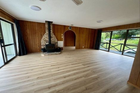 Photo of property in 18 Wade River Road, Stanmore Bay, Whangaparaoa, 0932