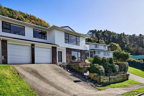 Photo of property in 16 Saint Aidans Way, Tawa, Wellington, 5028