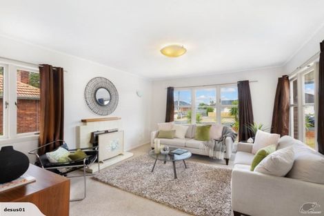 Photo of property in 10 Rixon Place, Te Atatu Peninsula, Auckland, 0610