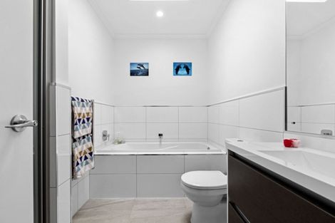 Photo of property in 10 Couldrey Crescent, Red Beach, 0932