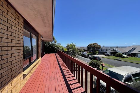 Photo of property in 10 Ewhurst Place, Goodwood Heights, Auckland, 2105