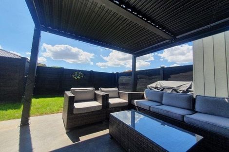 Photo of property in 22 Tapuwae Way, Mangere Bridge, Auckland, 2022