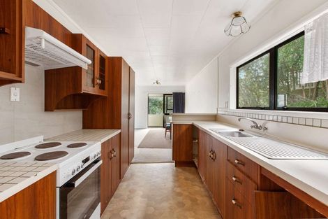 Photo of property in 2 Seaview Road, Cable Bay, 0420