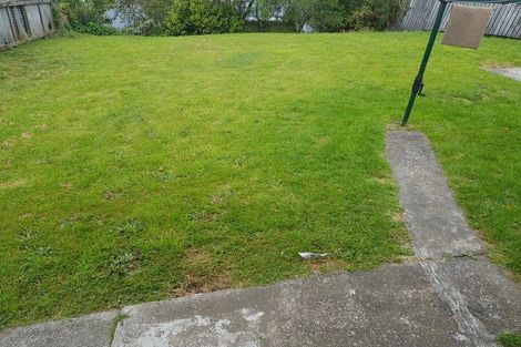 Photo of property in 13 Barclay Street, Newlands, Wellington, 6037