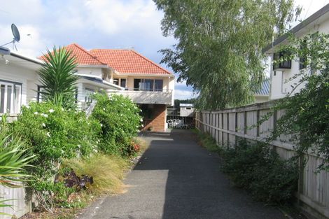 Photo of property in 1/842 East Coast Road, Oteha, Auckland, 0630