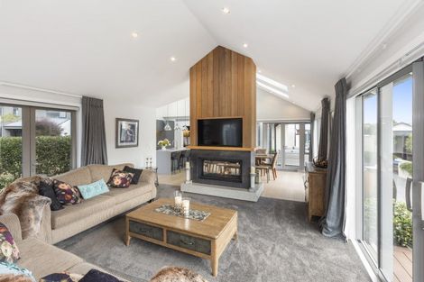 Photo of property in 18 Millpond Place, Parklands, Christchurch, 8083