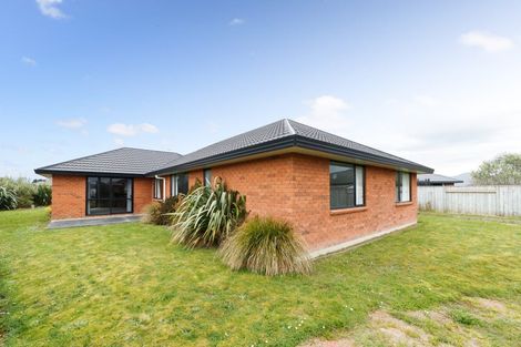 Photo of property in 11 Orlando Way, Kelvin Grove, Palmerston North, 4414