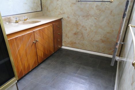 Photo of property in 9 Waiohua Road, Greenlane, Auckland, 1061