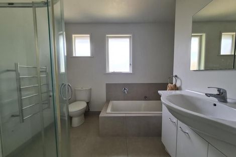 Photo of property in 10 Weatherly Road, Torbay, Auckland, 0630