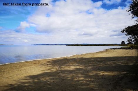 Photo of property in 37 Birds Beach Road, Tapora, Wellsford, 0977