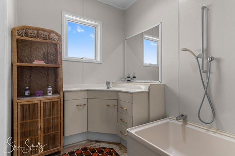 Photo of property in 30 Bickerstaffe Road, Maungaturoto, 0520