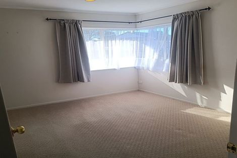 Photo of property in 3/166 Bradbury Road, Botany Downs, Auckland, 2010