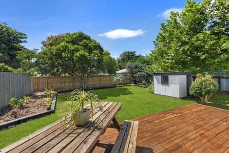 Photo of property in 4 Crewe Crescent, Hokowhitu, Palmerston North, 4410