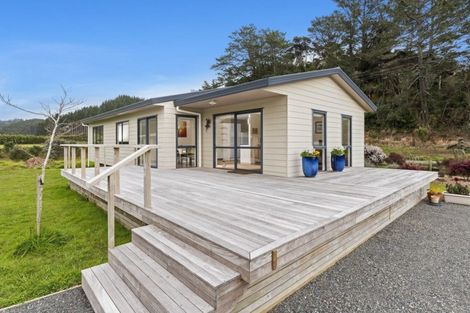 Photo of property in 17 Wattle Bay Road, Manukau Heads, Waiuku, 2684