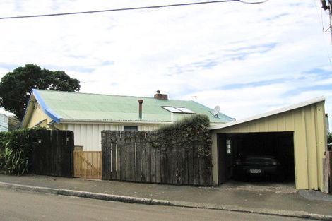 Photo of property in 11 Beach Street, Island Bay, Wellington, 6023