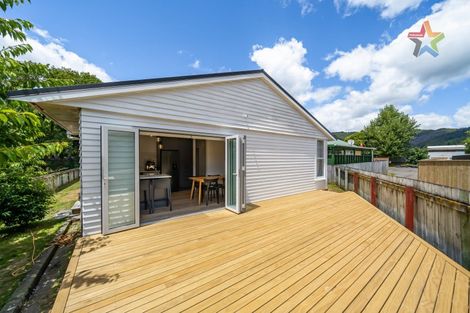 Photo of property in 14 Young Grove, Stokes Valley, Lower Hutt, 5019