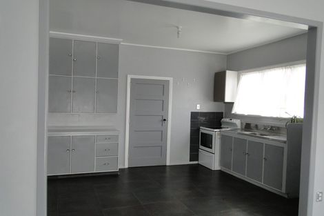 Photo of property in 9 Waiohua Road, Greenlane, Auckland, 1061