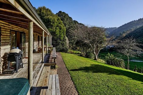 Photo of property in 850a Paekakariki Hill Road, Paekakariki Hill, Porirua, 5381