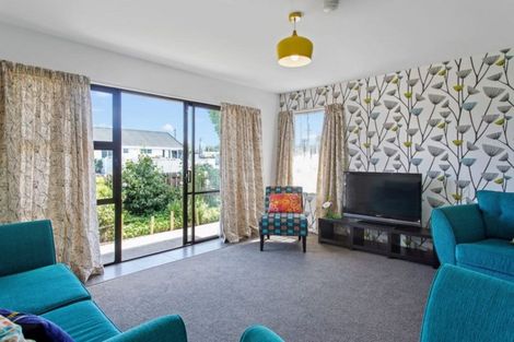 Photo of property in 2/52a Chipping Lane, Redwood, Christchurch, 8051