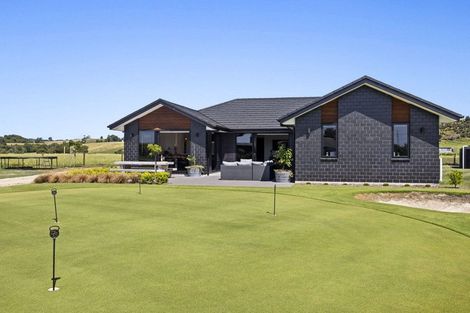 Photo of property in 8 Tikorangi Road East, Tikorangi, 4383