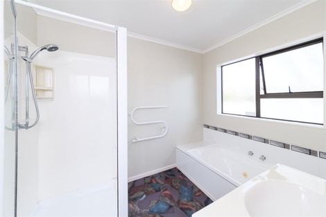 Photo of property in 1 Mcilwaine Place, Marton, 4710