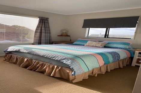 Photo of property in 141 West Harbour Drive, West Harbour, Auckland, 0618