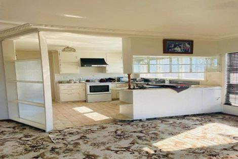 Photo of property in 31 Te Atatu Road, Te Atatu South, Auckland, 0610