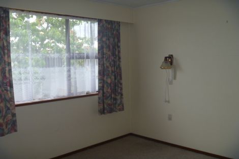 Photo of property in 2/12 Campbell Street, Alexandra, 9320