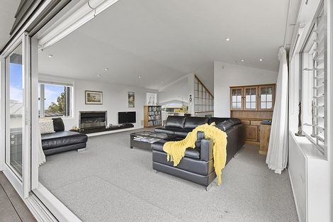 Photo of property in 9 Rahopara Street, Castor Bay, Auckland, 0620